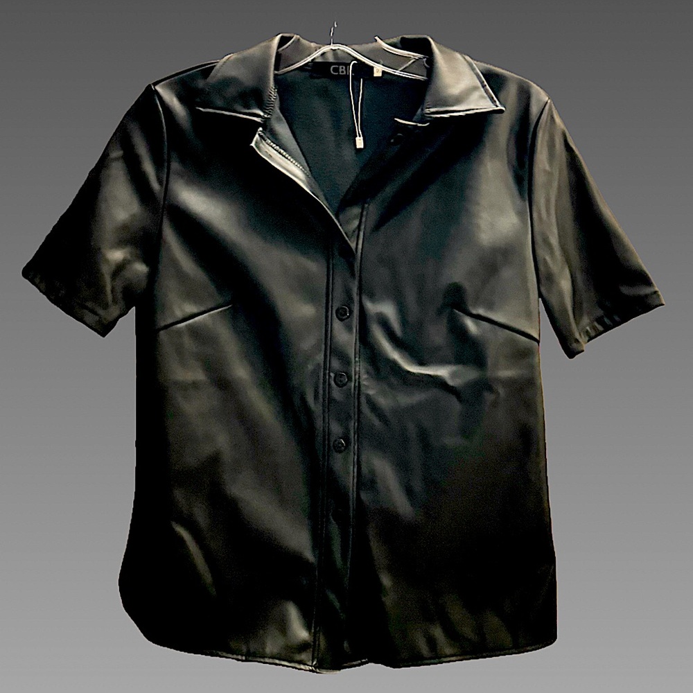 *NWOT* Leather Button Up Short Sleeve Shirt-SM‎
